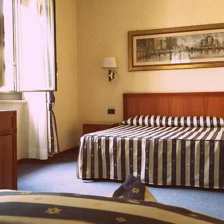 De Paris Hotel 3*