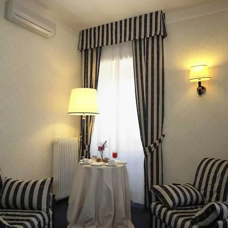 De Paris Hotel 3*