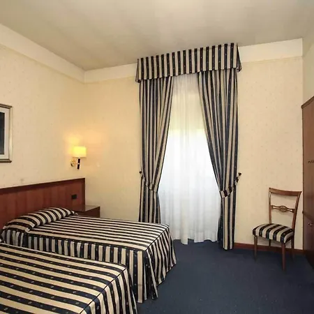 Hotel De Paris 3*