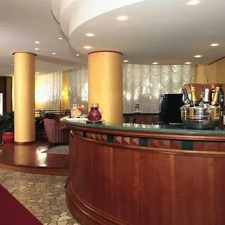 De Paris فندق