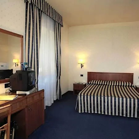 فندق De Paris 3*