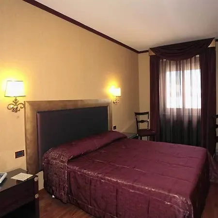 فندق De Paris 3*