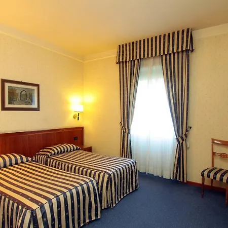 فندق De Paris 3*