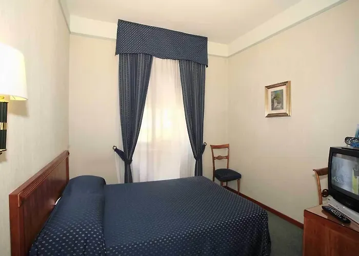 Hotell De Paris Terni